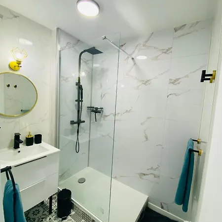 Hyper Centre T2 Parking Prive * Биарриц